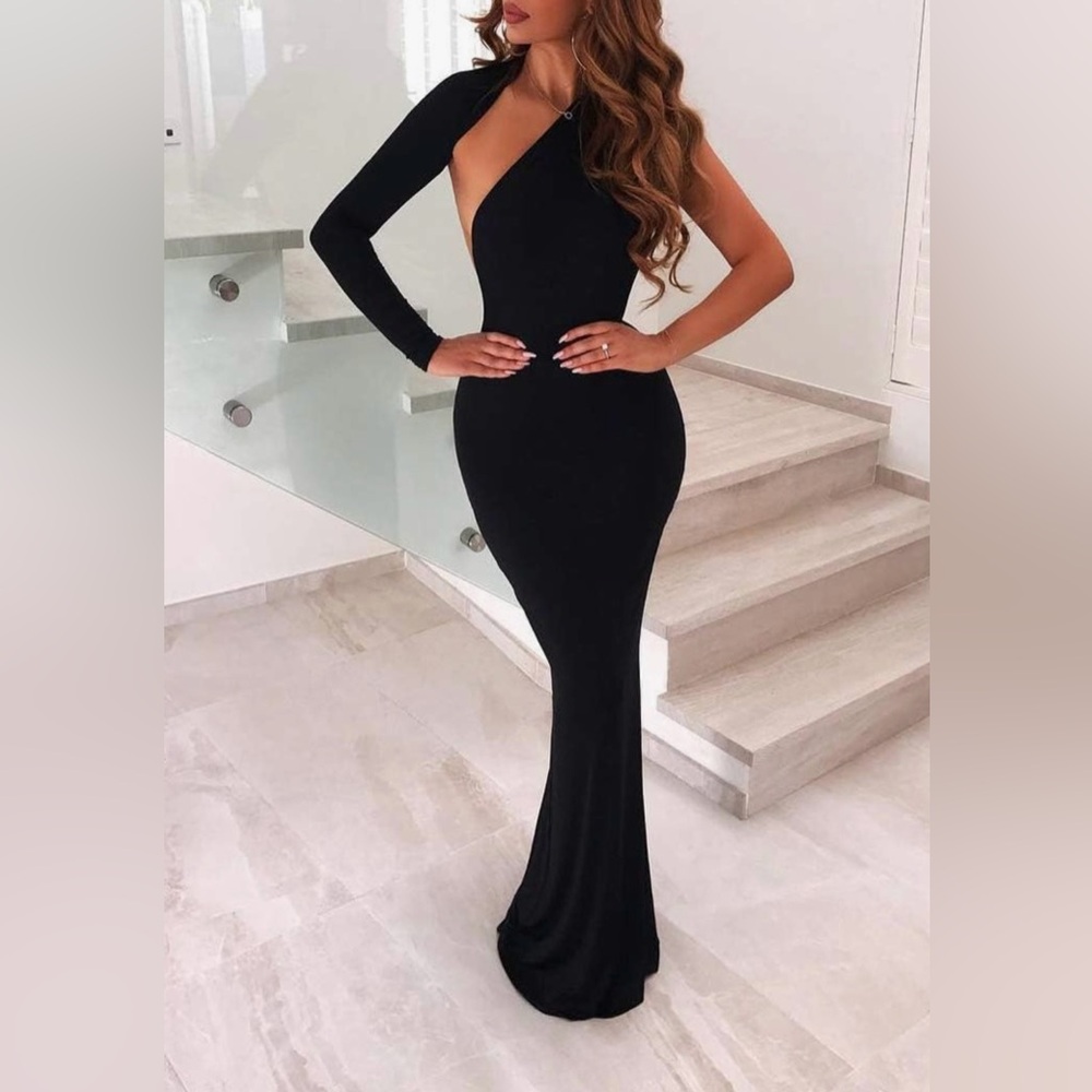 Elegant Black One-Shoulder Dress